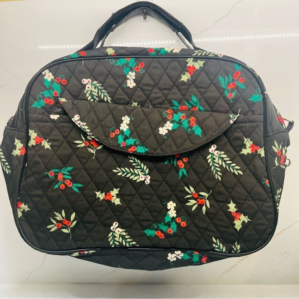 Quilted Holly Travel Set - Picture 7 of 13